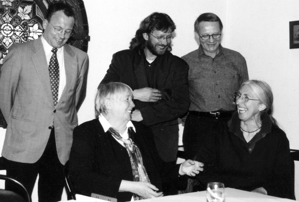 (v.l.) Vorsitzender Jörg Knebelkamp, Anne Garbe, Ralf Hubert, Dieter Langer, Brigitte Ammermann (Mai 2000; Foto: Klare)