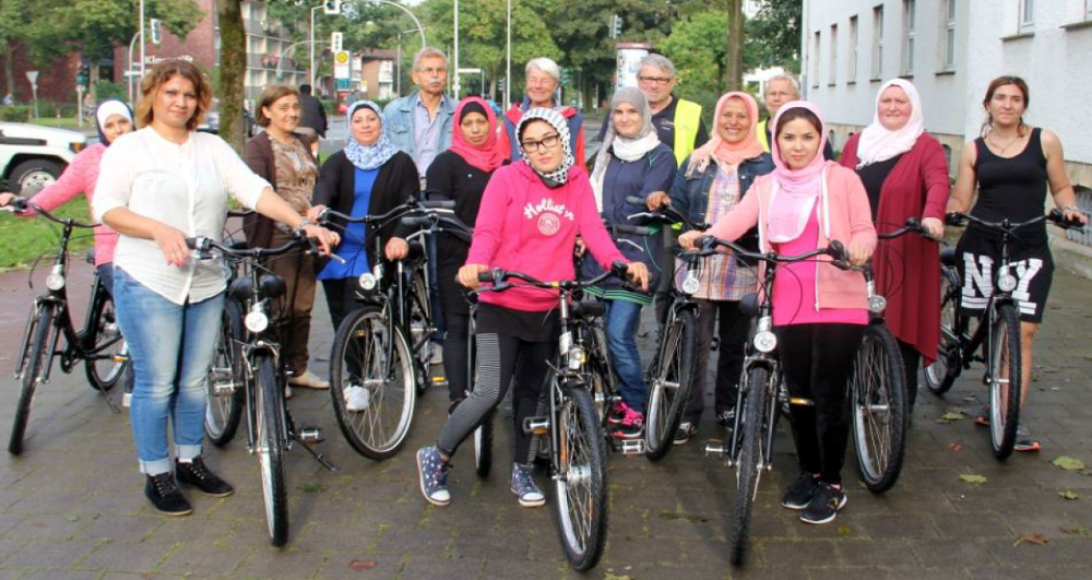 Farradkurs für Frauen mit Migrationshintergrund: ein Angebot der Alten Post Berg Fidel in Zusammenarbeit mit dem ADFC