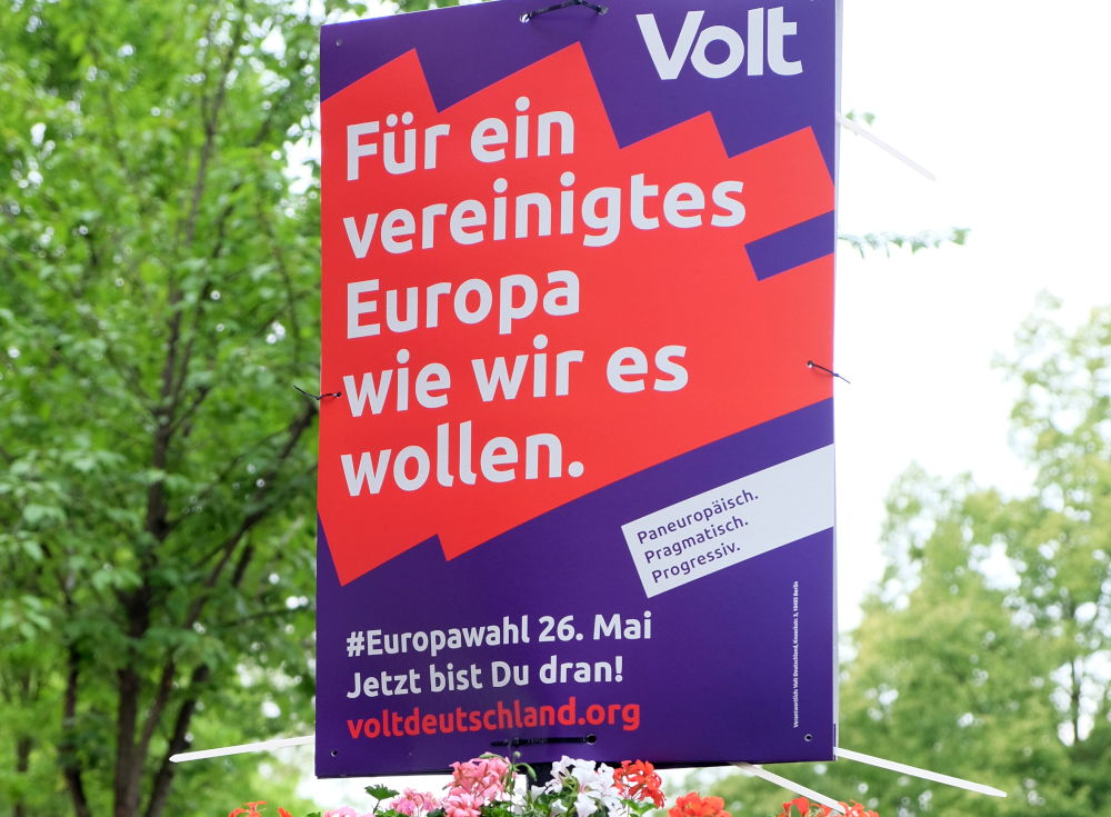 Europa-Wahlplakat von Volt auf der Marktallee (26.5.2019; Foto: Klare)