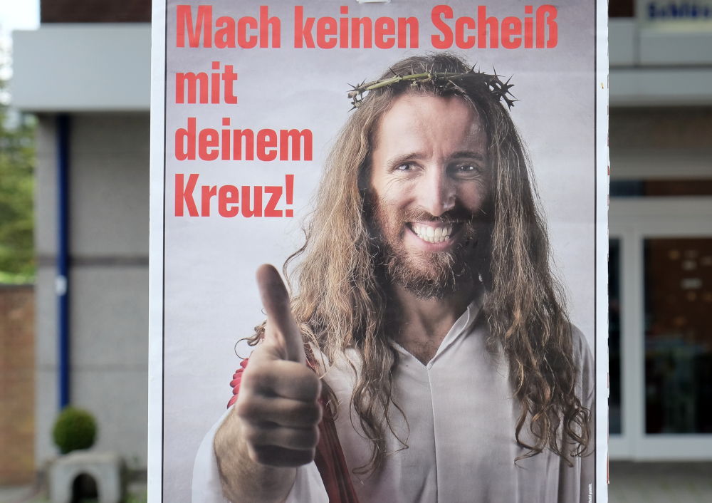 Europa-Wahlplakat von "Die Partei" auf der Marktallee (26.5.2019; Foto: Klare)