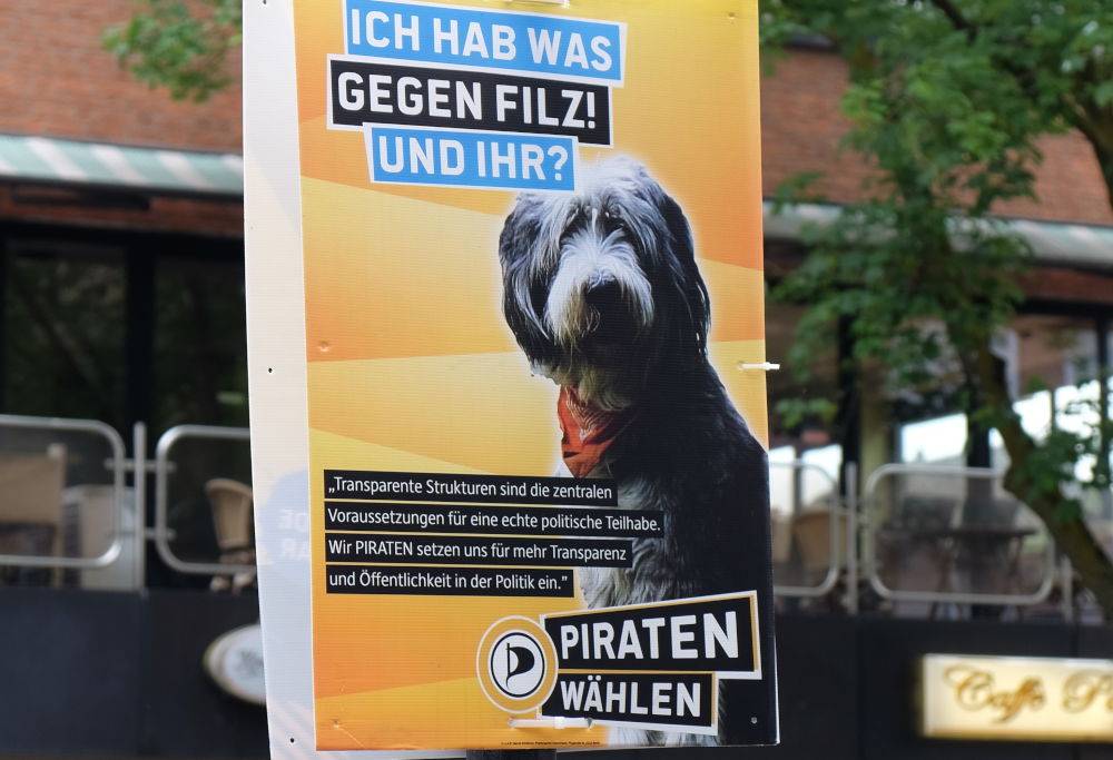 Europa-Wahlplakat der Piraten auf der Marktallee (26.5.2019; Foto: Klare)