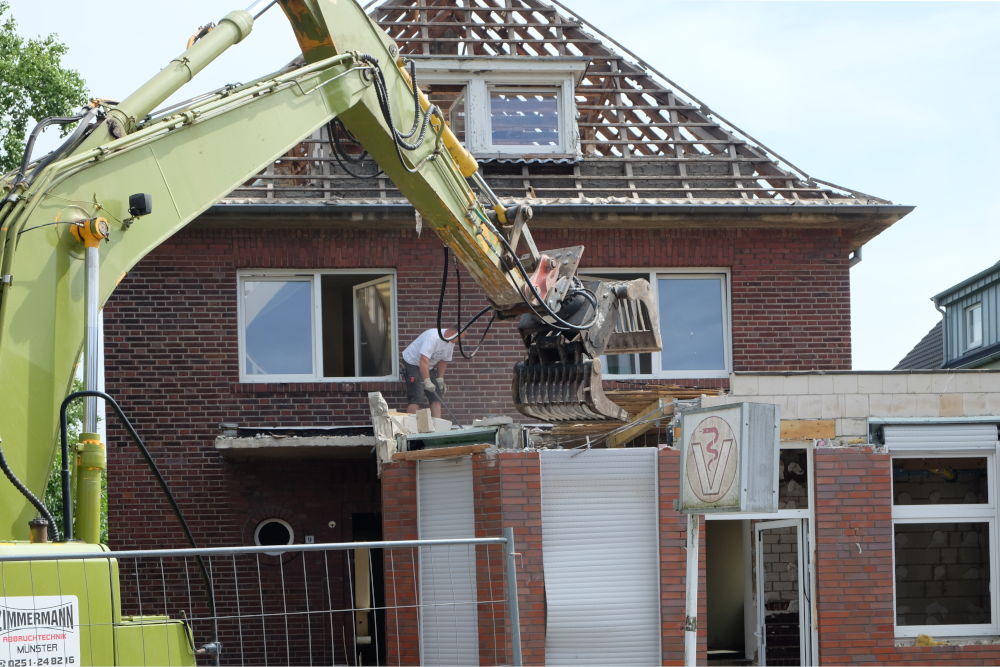 Das Haus Am Klosterwald 9 wird abgebrochen (22.7.2019; Foto: Henning Klare)