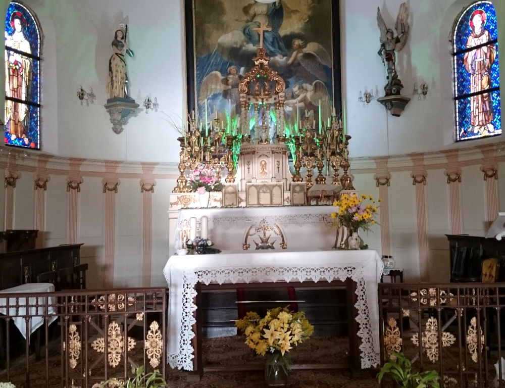 Altar mit Leuchteffekten (Rhodes, 13.9.2019; Foto: Klare)