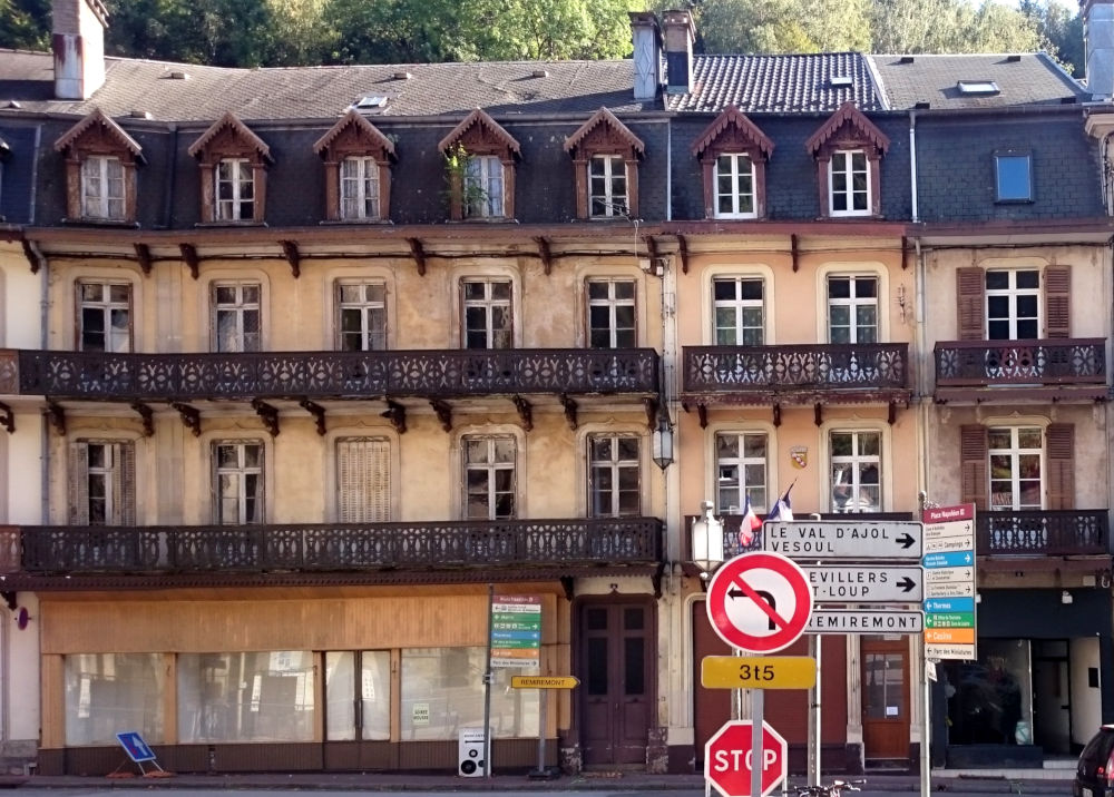 Leerstand am Place Napoléon III (Plombières-les-Bains, 21.9.2019; Foto: Klare)