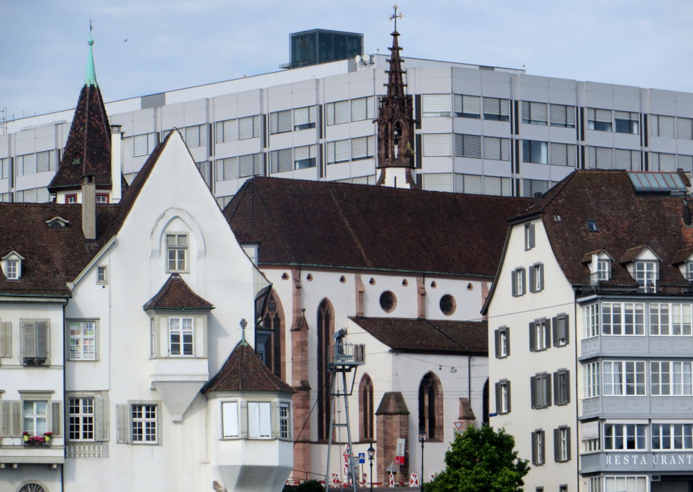 Basel: Neu neben alt (7.7.2019; Foto: Meyerbröker)