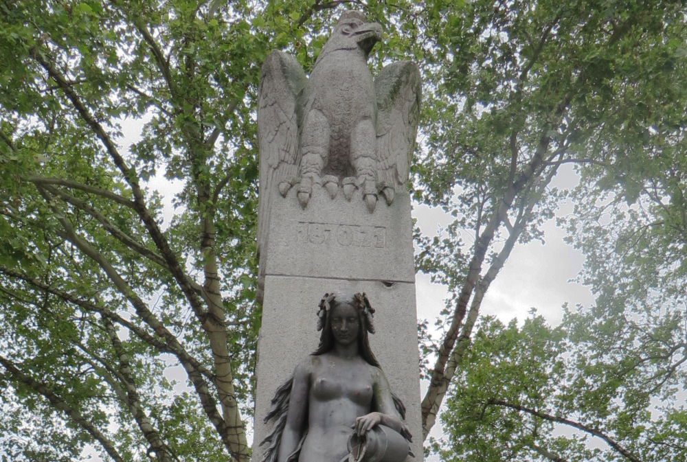 Kriegerdenkmal mit Mutter Kinzig (Kehl, 11.7.2019; Foto: Meyerbröker)
