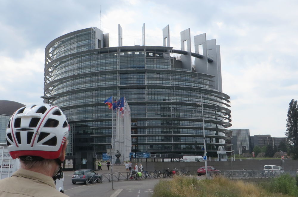 Der Sitz des Europa-Parlaments (12.7.2019; Foto: Meyerbröker)