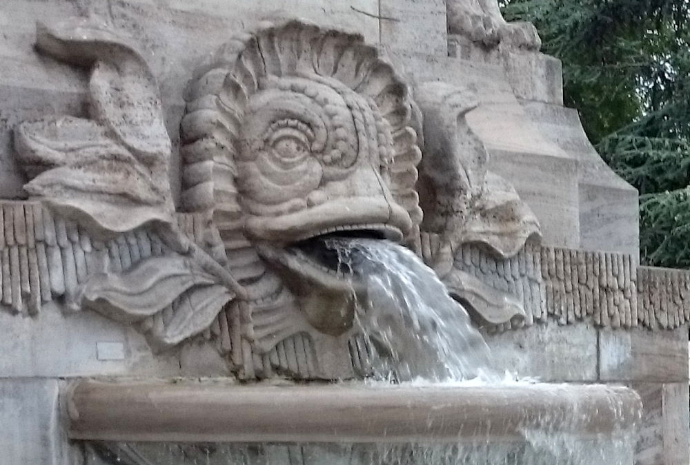 Denkmal-Fisch (Worms, 14.7.2019; Foto: Klare)