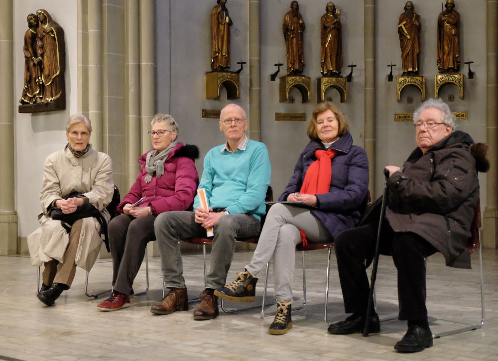 VorleserInnen bei der Sprechprobe in St. Clemens (28.2.2020; Foto: Klare)