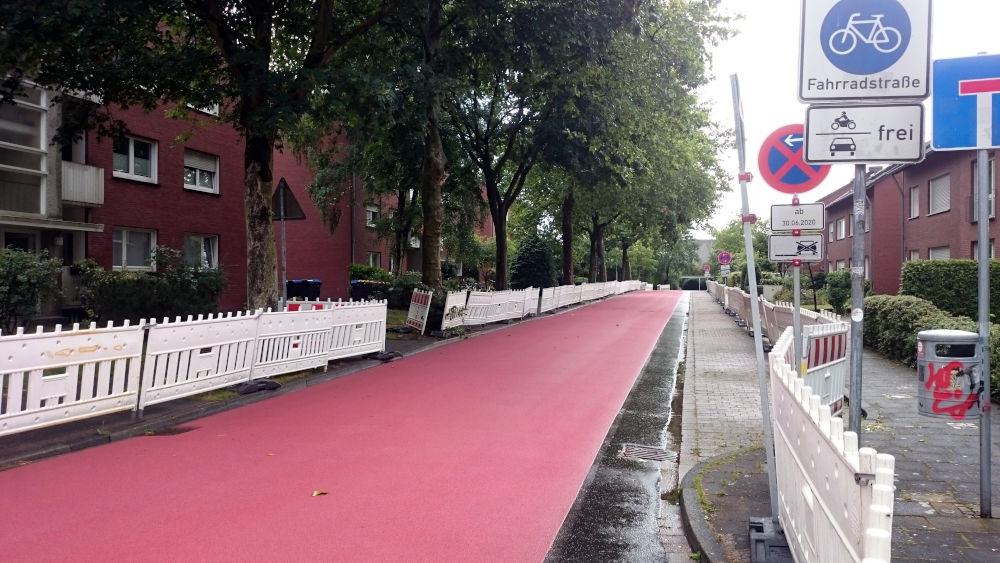 Der erste Abschnitt der Max-Winkelmann-Straße in Rot (1.7.202; Foto: Klare)