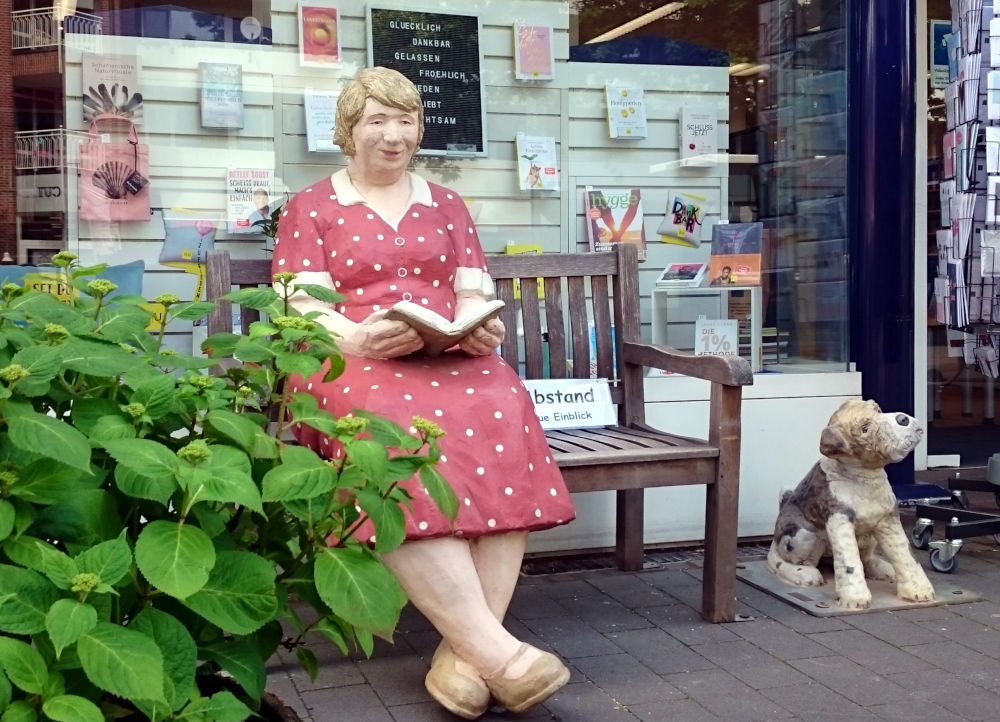 "Lesende" (Ausstellung "Alltagsmenschen", Hiltruper Buchhandlung, 19.5.2020; Foto: Klare)