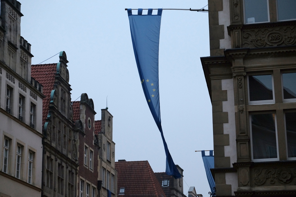 Unzählige Europafahnen über dem Prinzipalmarkt (10.2.2017; Foto: Klare)