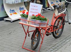 Zünftige Leeze: Der Hiltruper VorLez(s)eClub kündigt einen Vorleseabend an "200 Jahre auf 2 Rädern" (13.5.2017; Foto: Klare)