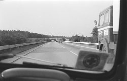 Da ging es noch ruhig zu auf der Autobahn: A5 bei Karlsruhe (8.7.1966; Foto: Henning Klare)