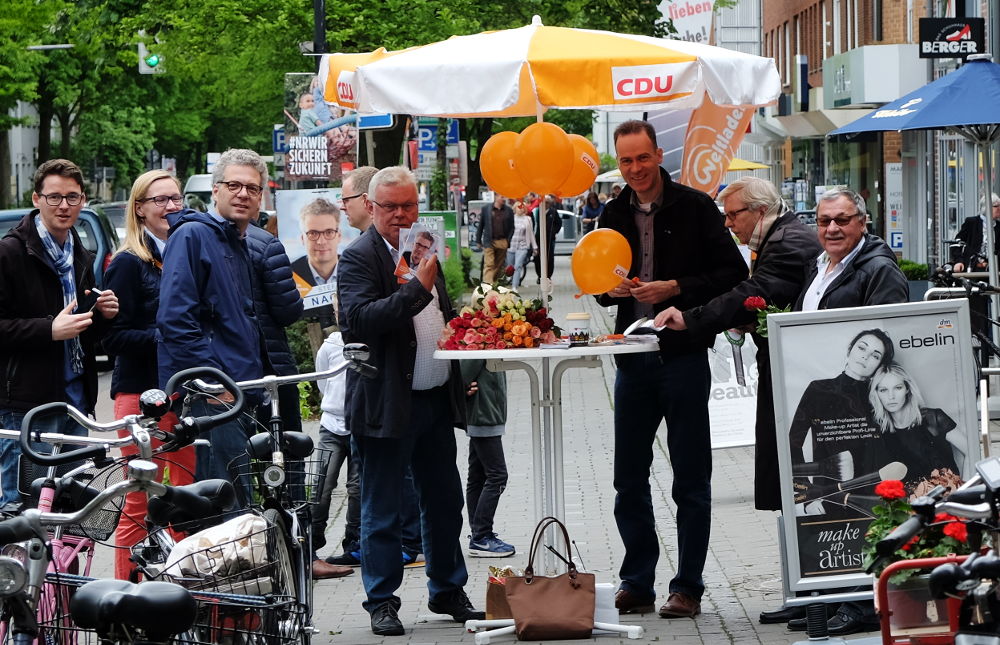 Hiltruper Marktallee am Vortag der Landtagswahl:  Info-Stand der CDU (13.5.2017; Foto: Klare)