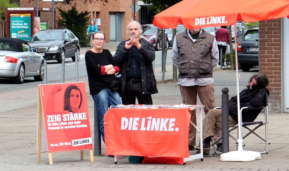 Hiltruper Marktallee am Vortag der Landtagswahl:  Info-Stand der Linken (13.5.2017; Foto: Klare)