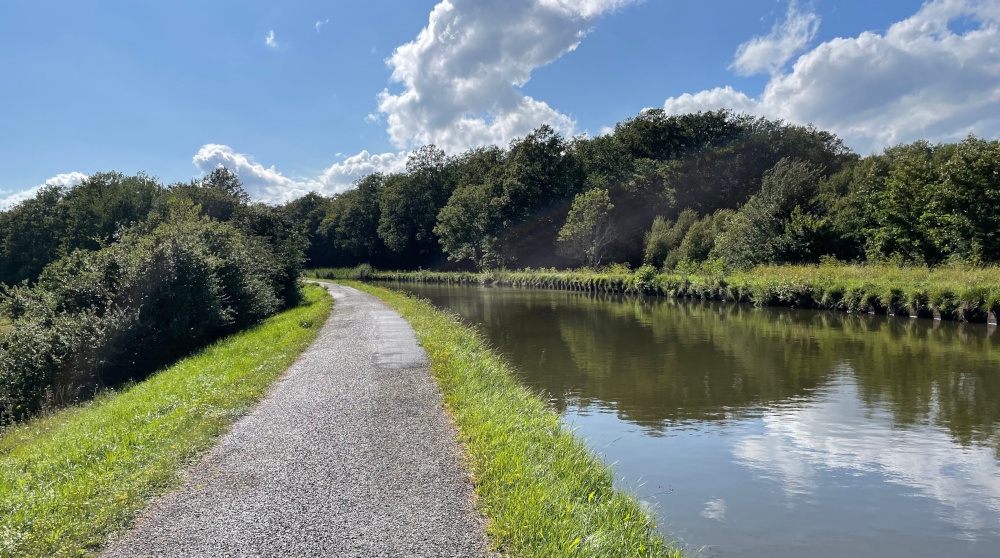 Stiller Kanal hinter Saaralbe (8.8.2021; Foto: Henning Klare)