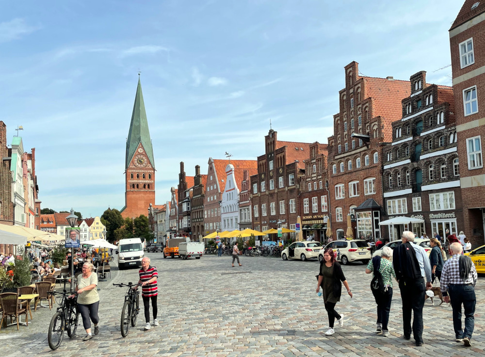 Lüneburg: Am Sande, Blick auf St. Johannis (7.9.2021; Foto: Henning Klare)