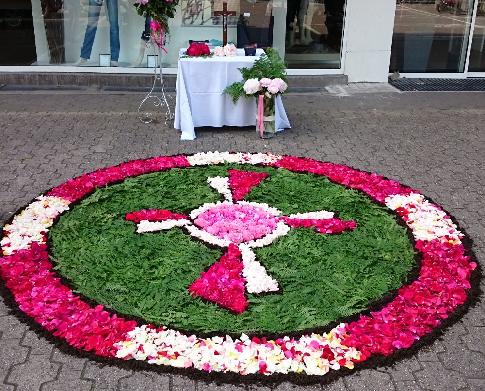 Fronleichnamsaltar in Hiltrup an der Marktallee (15.6.2017; Foto: Klare)