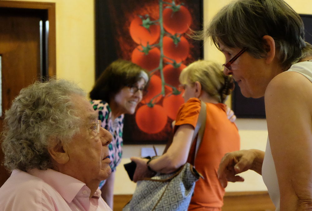 Günter Rohkämper-Hegel im Gespräch mit einer Zuhörerin (20.6.2017; Foto: Klare)