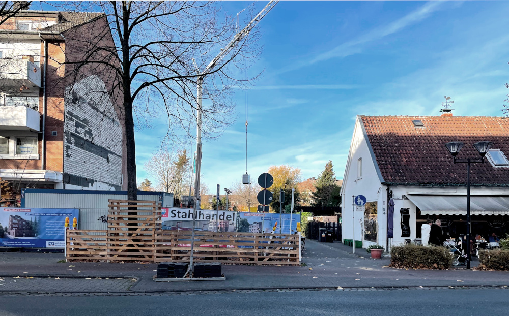 Innerhalb weniger Jahrzehnte entsteht das dritte Haus an derselben Stelle: Baustelle Marktallee 29 (15.11.2022, Foto: Henning Klare)