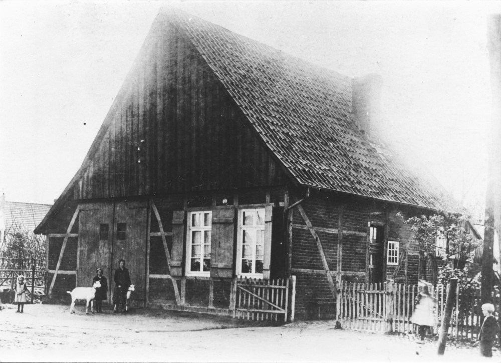 Ziegenhaltung in Hiltrup um 1925 (Haus Klönne, Westfalenstr. 140; Foto: Hiltruper Museum)