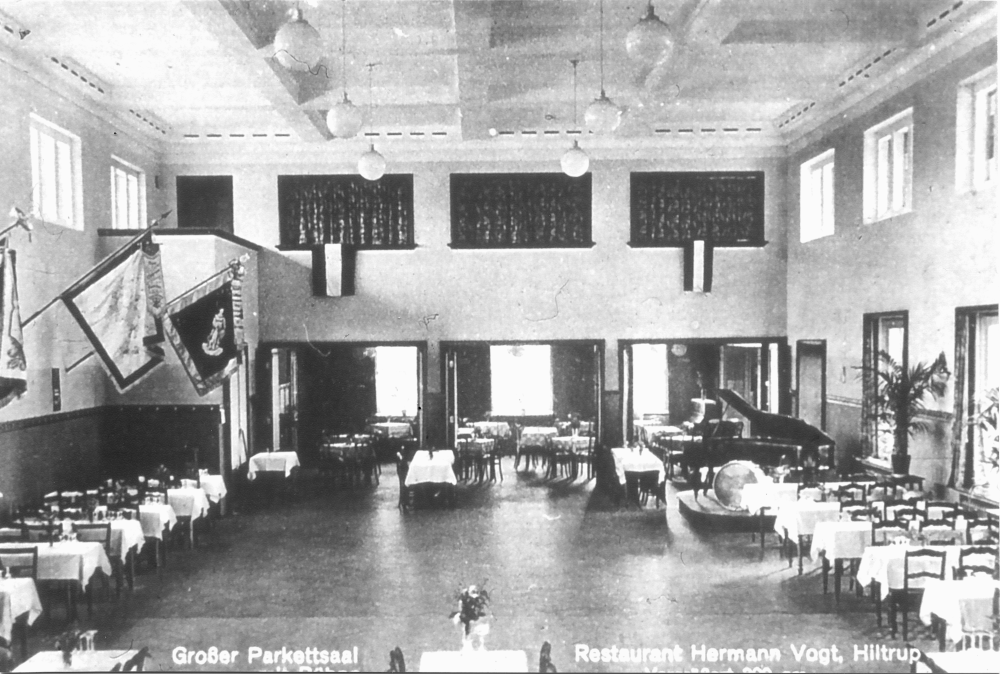 “Großer Parkettsaal“ des Restaurants Hermann Vogt, Hiltrup (1938; historische Postkarte)