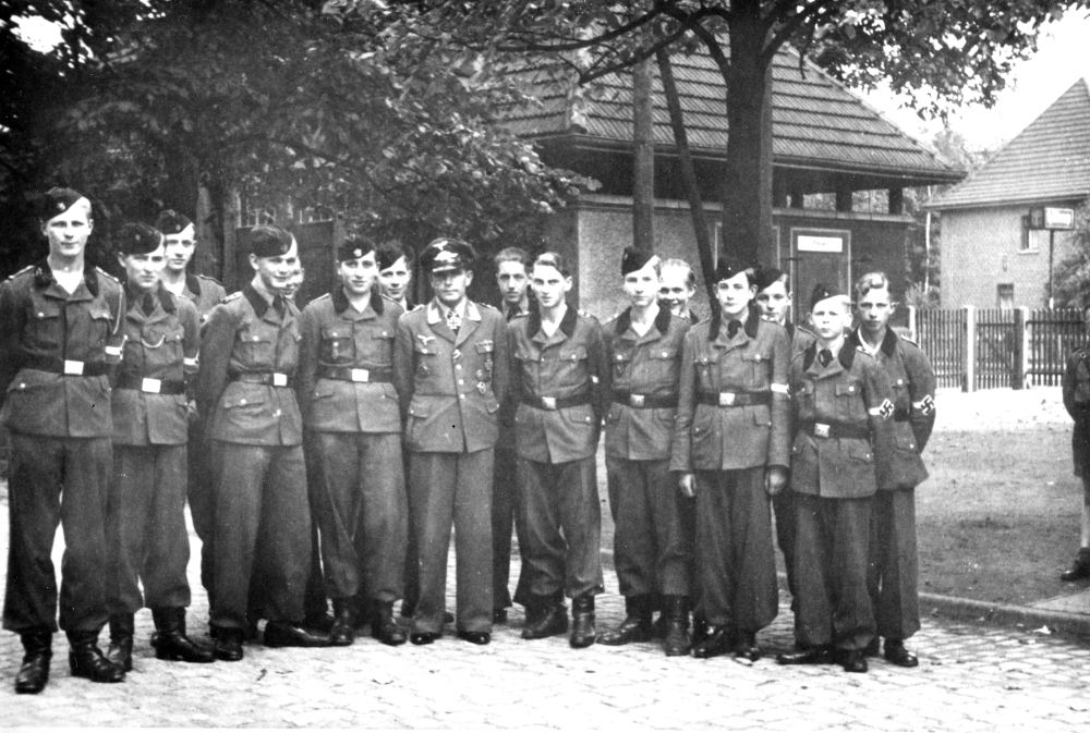 Hiltruper Jugendfeuerwehr mit Hakenkreuzbinden (1936; Foto: Hiltruper Museum)