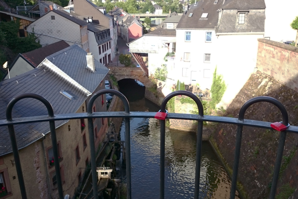 Saarburg: Wasserfall (17.6.2015; Foto: Henning Klare)