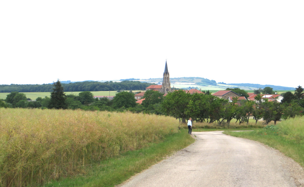 Dörfchen am Weg (20.6.2015; Foto: Klaus Meyerbröker)