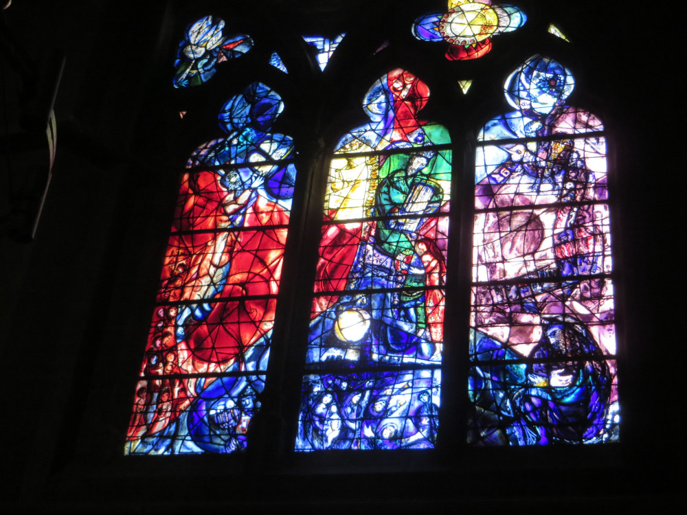 Metz, Cathédrale Saint-Étienne: Chagall lässt es strahlen (22.6.2015; Foto: Klaus Meyerbröker)