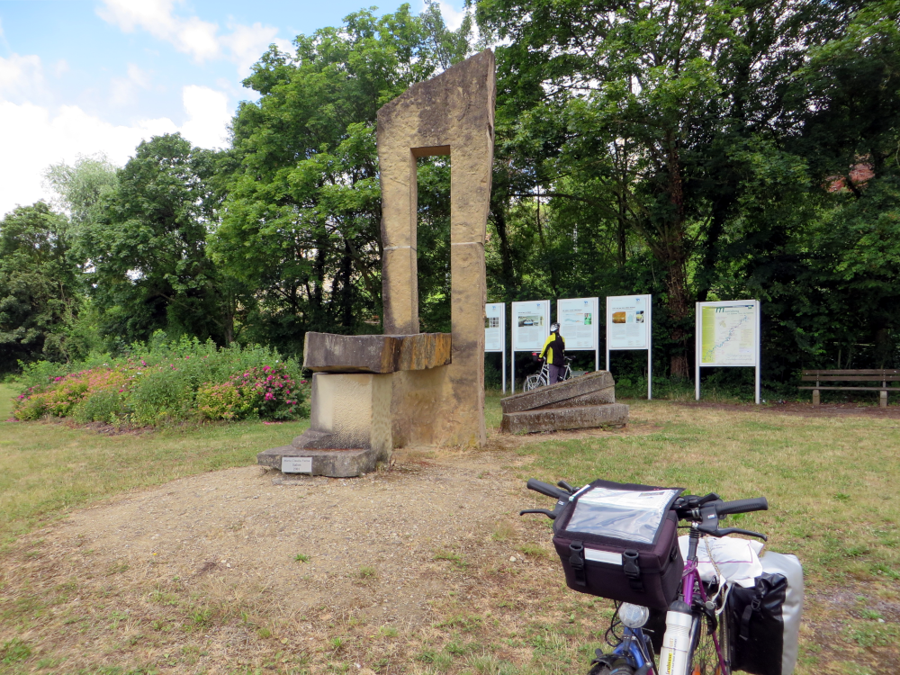 "Italien" an der Mosel, Skulptur von Maria Claudia Farina (23.6.2015; Foto: Klaus Meyerbröker)