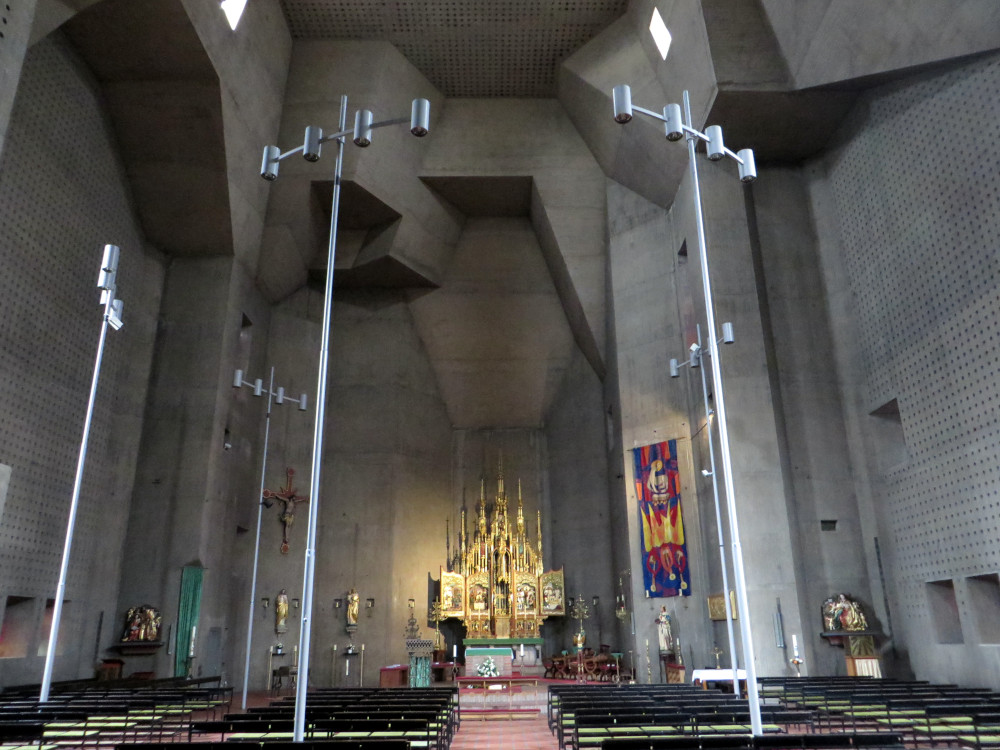 Saarlouis: Beton und Glanz von St. Ludwig und St. Peter und Paul (18.6.2015; Foto: Klaus Meyerbröker)