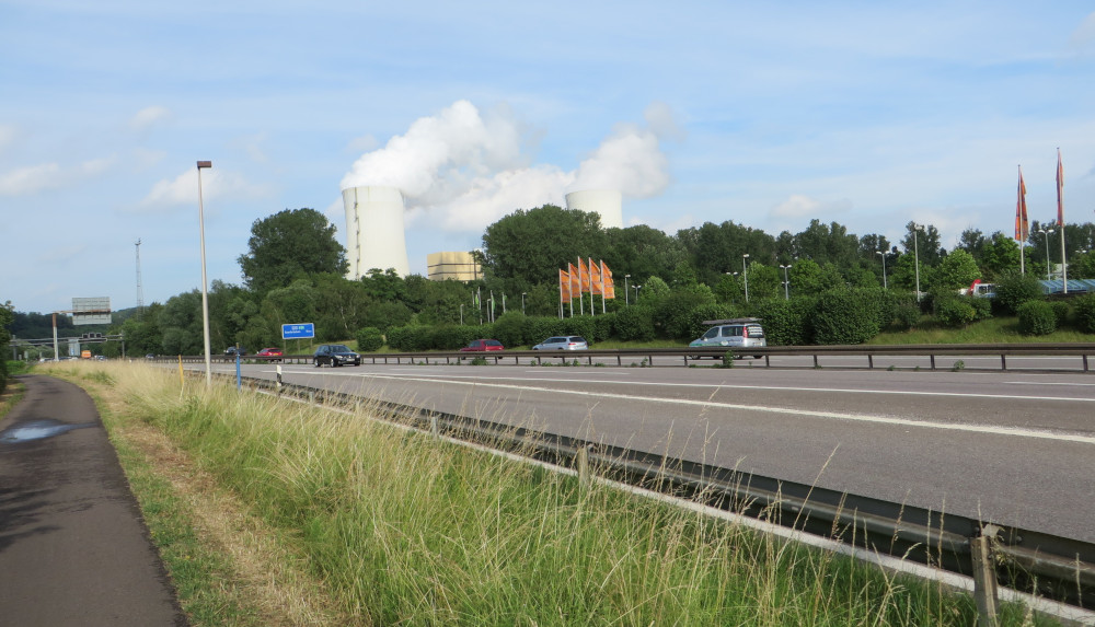 Saarbrücken: Radwandern an der Autobahn (18.6.2015; Foto: Klaus Meyerbröker)