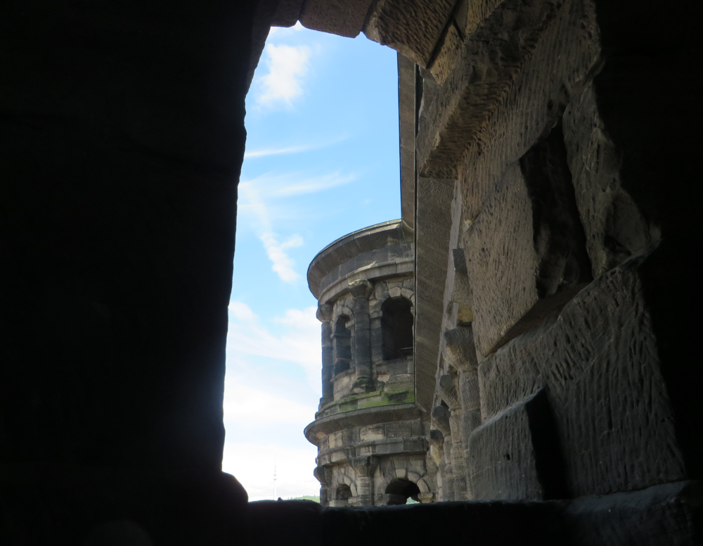 Trier: Porta Nigra (24.6.2015; Foto: Klaus Meyerbröker)