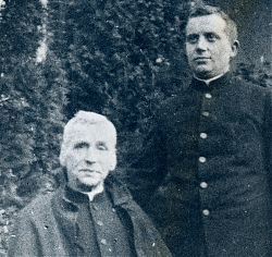 Pfarrer Franz Unckel (l.) und Kaplan Joseph Rohde, Hiltrup (um 1925; Foto: Hiltruper Museum)