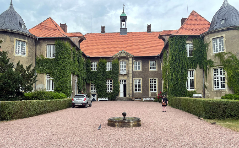 Schlosshof Itlingen (18.6.2023; Foto: Henning Klare)