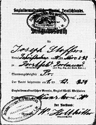 Das SPD-Parteibuch des späteren Ehrenvorsitzenden der SPD Hiltrup Josef Stoffers (eingetreten am 1.12.1924 in Münster). Allein das Aufbewahren dieses Parteibuches in der Nazizeit von 1933 bis 1945 war für den Inhaber lebensgefährlich.