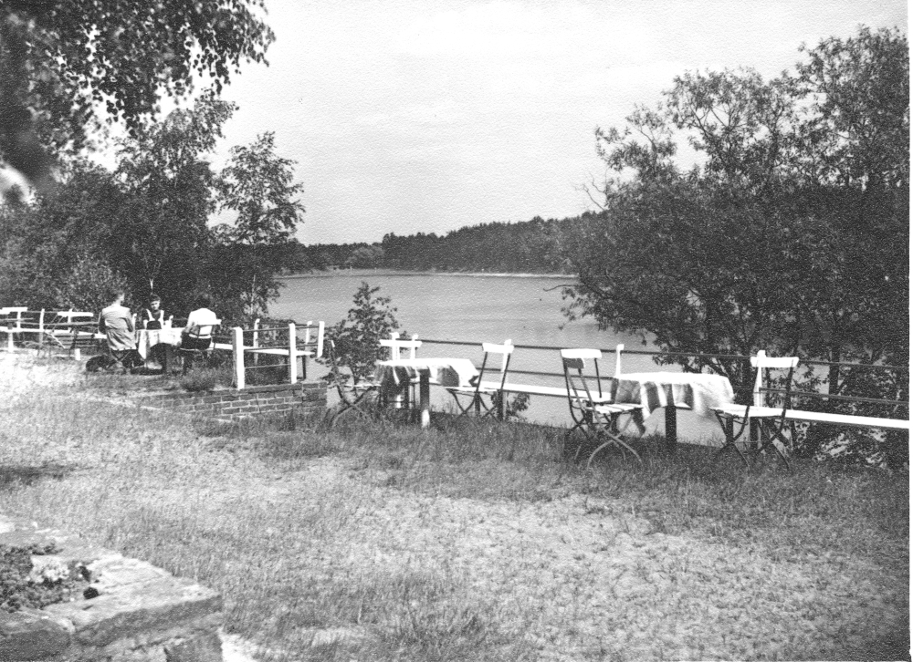 Terrasse vor Steiners "Haus am See" (um 1950; Foto: Hiltruper Museum)