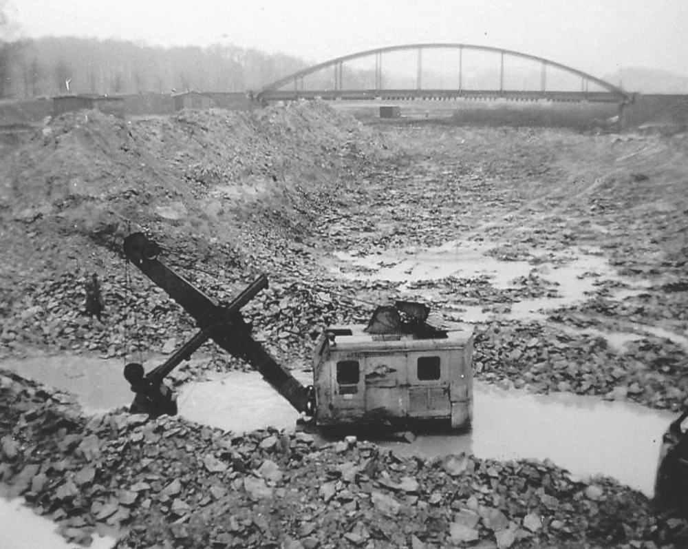 Kanalbaustelle: II. Fahrt des Hiltruper Bogens, Brücke der Westfalenstraße (1950; Foto: Hiltruper Museum)