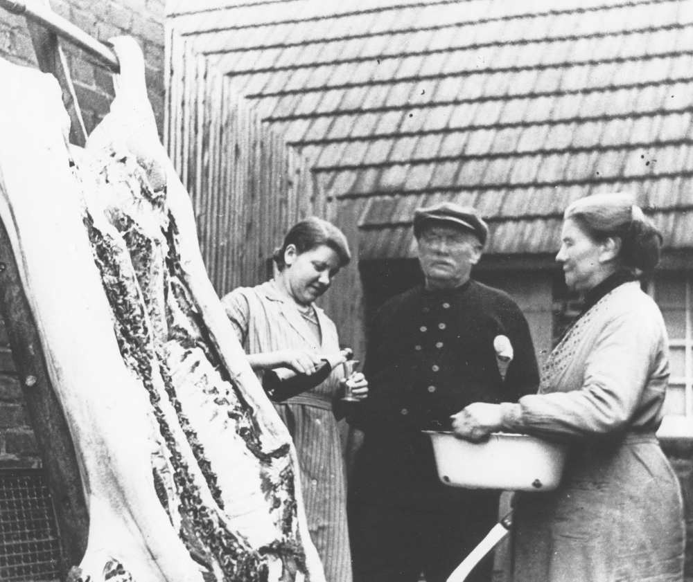 Hausschlachtung in Hiltrup: Kopfschlächter Bernhard Reinker (um 1935; Foto: Hiltruper Museum)