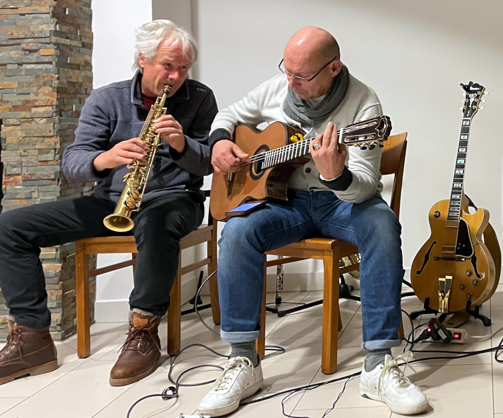 Jochen Schwenken und Martin Adolf von "Duologue" aus Billerbeck (1.12.2023; Foto: Henning Klare)