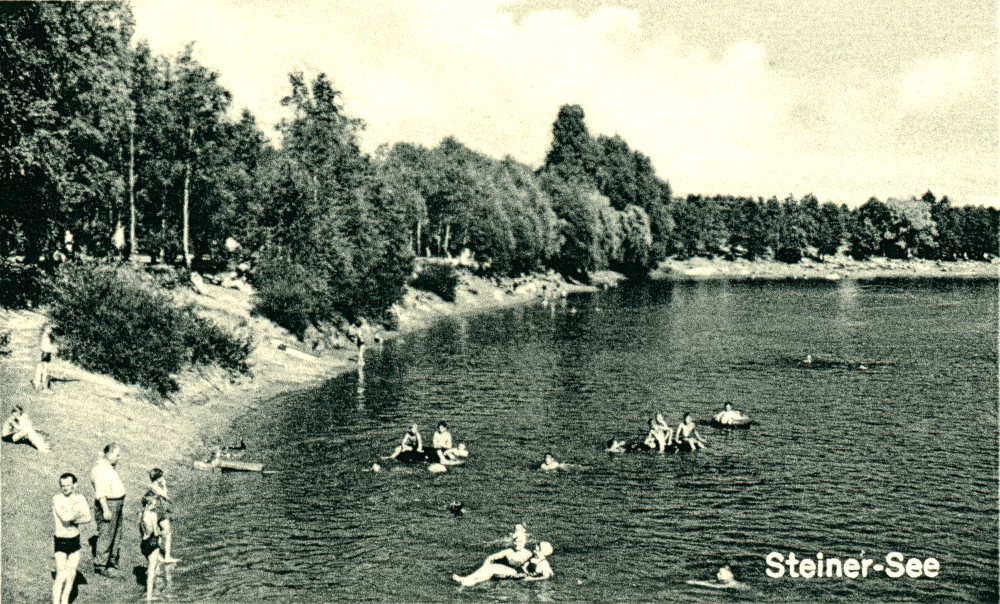 Badebetrieb im "Steiner-See": Ausschnitt aus einer Werbepostkarte der "Gaststätte und Gartenwirtschaft zum Sonnenborn" (um 1951)