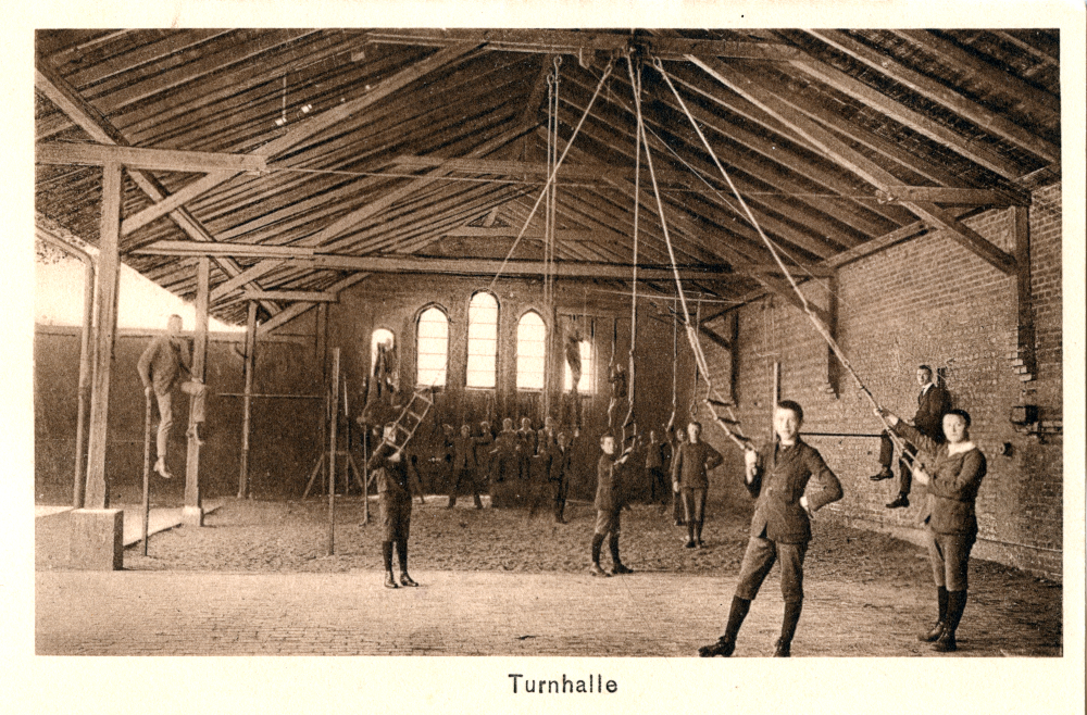 Kloster der „Missionare vom Heiligsten Herzen Jesu“ in Hiltrup: Turnhalle (Foto um 1925, Hiltruper Museum)