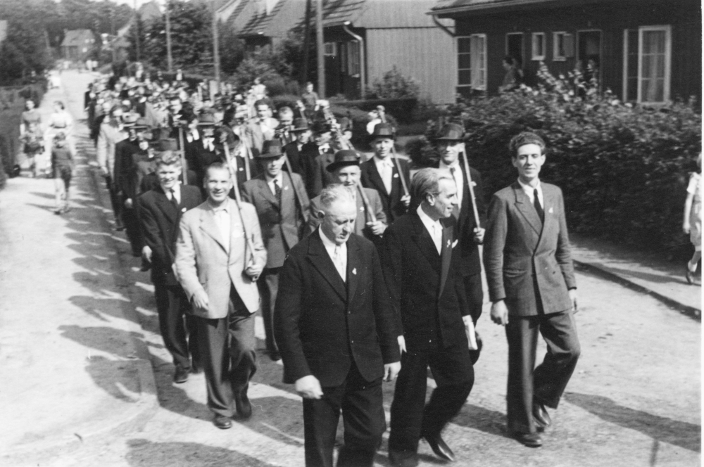 Schützenverein Dicke Eiche vor den "Finnenhäusern" in Hiltrup, Habichthorst (um 1954; Foto: Hiltruper Museum)