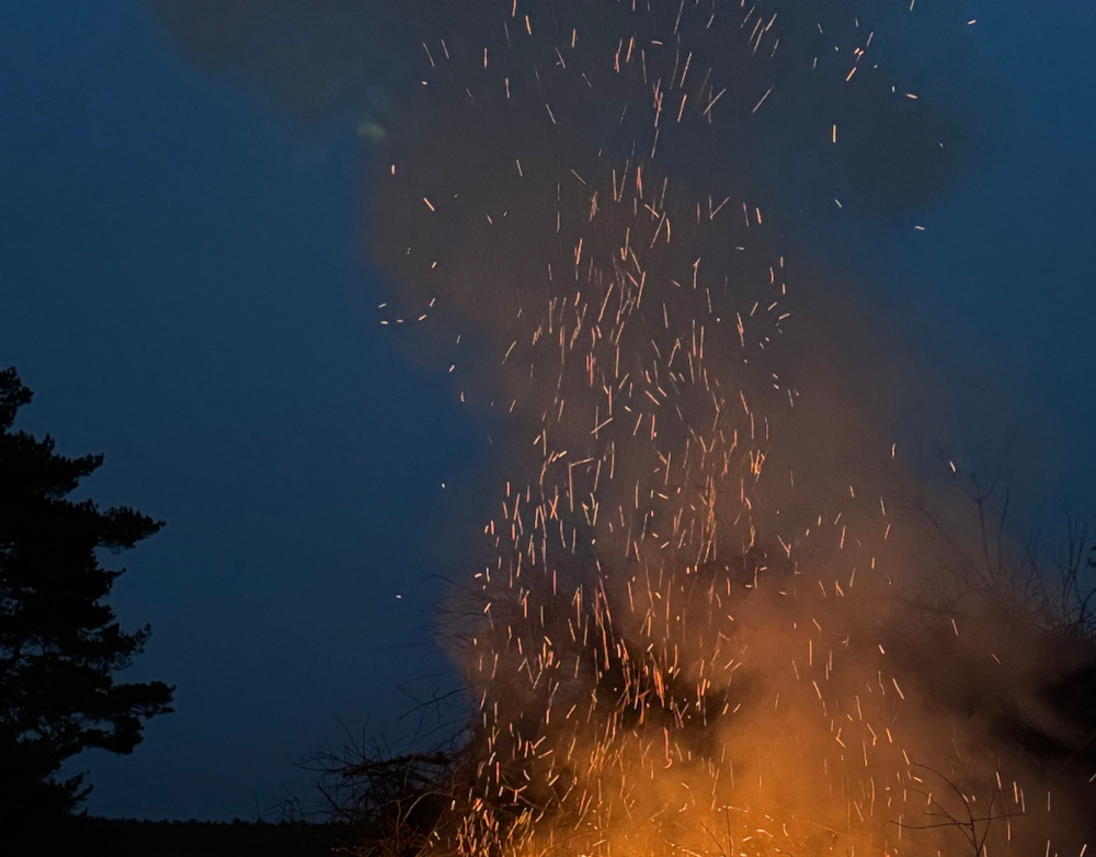 Osterfeuer (30.3.2024; Foto: Klare)