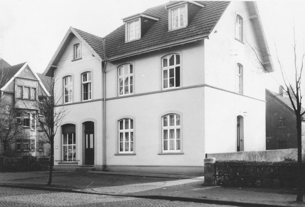 Kolonialwaren und Sattler Bloech, Bahnhofstr. 24 (Foto: um 1930?, Hiltruper Museum)