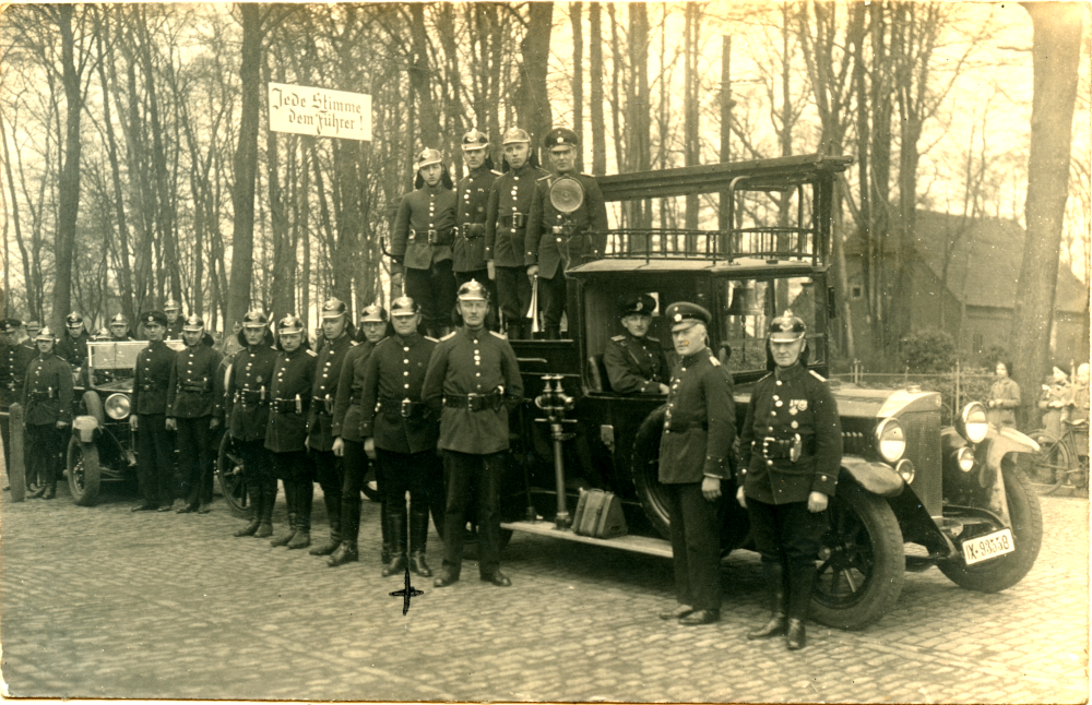 "Fahrt ins Blaue" der Hiltruper Feuerwehr: "Jede Stimme dem Führer!" (1936; Foto: Hiltruper Museum)