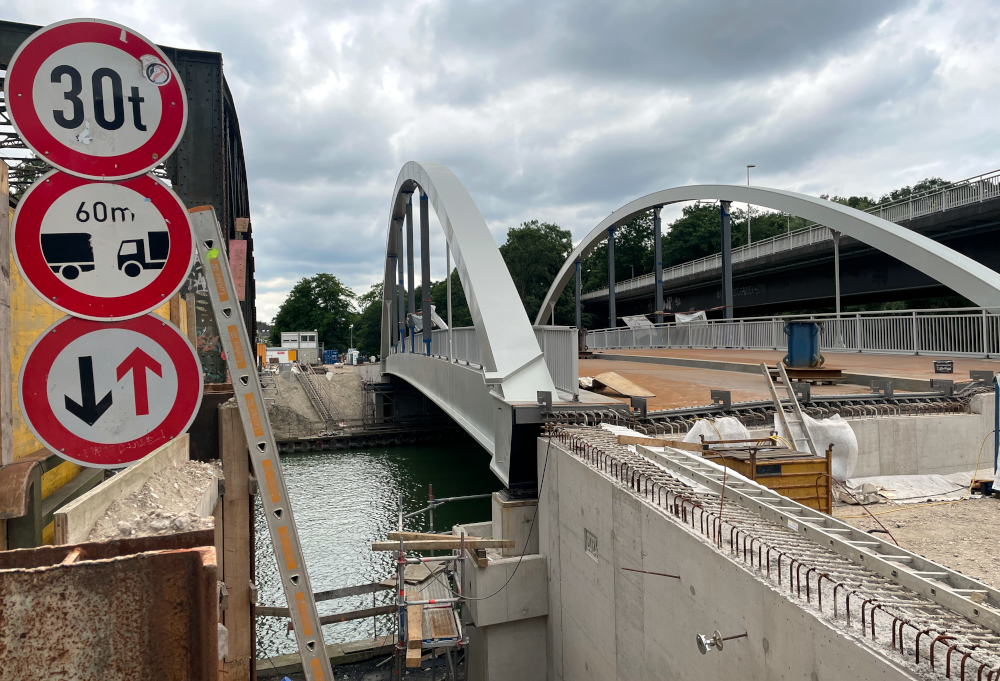 Hiltrup: Die neue Prinzbrücke auf dem östlichen Widerlager (14.6.2024; Foto: Henning Klare)