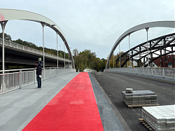 Neue Prinzbrücke mit neuem Radweg (12.10.2024; Foto: Henning Klare)